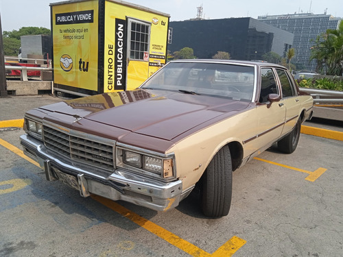 Chevrolet  Caprice V-8