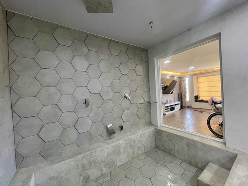 En Venta Moderna Y Lujosa Casa Ubicada En La Urb Avp Colinas De Carrizal. Rz