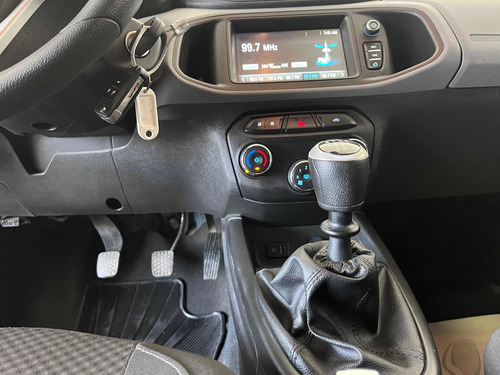 Imagen 18 de 21 de Chevrolet Onix 2018 1.4 Lt 98cv