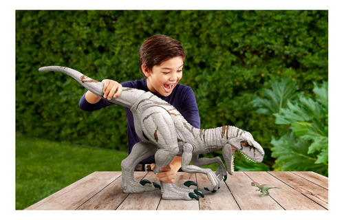 Jurassic World Dominion Atrociraptor Super Colosal