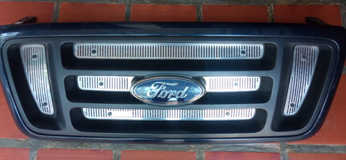 Parrilla Frontal Ford Fx4 Original Con Apliques Acero.