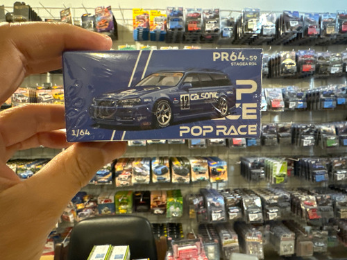 Pop Race Nissan Stagea R34 Calsonic Pr64-59 1/64 Color Azul