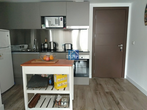 Apartamento En Edificio Muy Bueno, Puerto, Punta Del Este- Ref: 1336