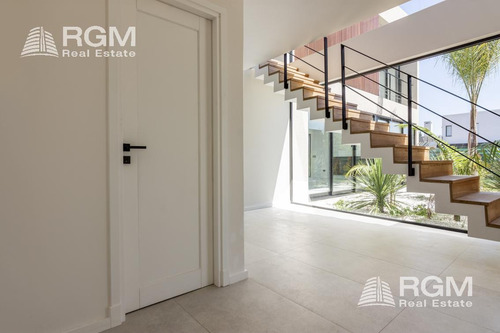 Imagen 12 de 30 de Casa En Lagos Del Golf- Cuatro Dormitorios Mas Escritorio
