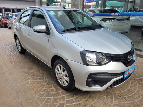 Imagem 3 de 13 de Etios Sedan X Plux 1.5 Automatico Flex 2020/2021 Prata