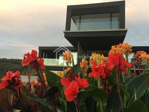 Casa En Venta En Tunquen, Con Vista Al Mar.