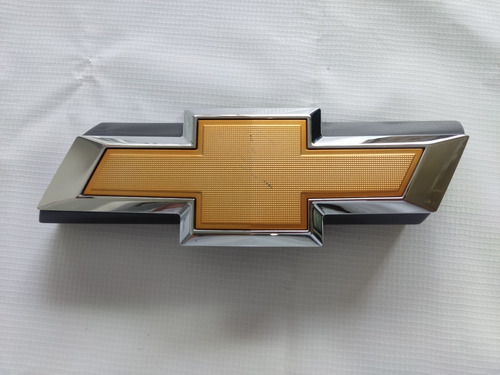 Emblema Parrilla Chevrolet Aveo 2024 Original 23820006