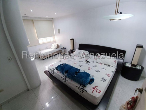 Estupenda ,amplia Y Ventilada Casa De 2 Niveles , En Venta Ubicada En La California Sur 25-17337