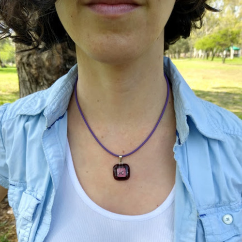 Collar Chico De Vidrio Y Caucho Morado Liz