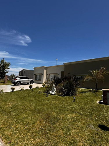 Oportunidad! Comoda Casa En Venta! Construida En Una Planta! Canning! 3 Dormitorios, Piscina, Lavadero. Venta En San Felipe, Canning, Ezeiza.