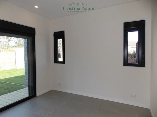 Casa A Estrenar En El Golf A 300 Metros De La Rambla