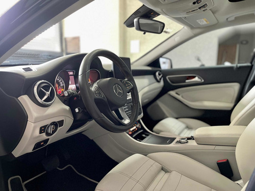Imagem 4 de 11 de Mercedes-benz Classe Gla 2017 1.6 Enduro Turbo Flex 5p