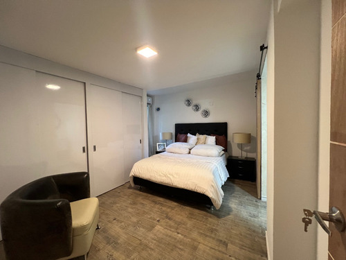 Se Alquila Habitación Con Baño Privado Amoblada, Con A/a Y Con Tv, En El Boulevard Del Cafetal.