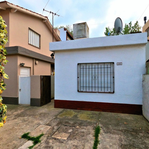 Imagen 2 de 18 de Casa Con Espacio Aéreo Lugar Para Auto. Sin Expensas.