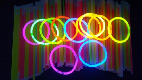 Imagem 3 de 3 de 100 Unid. Pulseira De Neon/ Brilha No Escuro