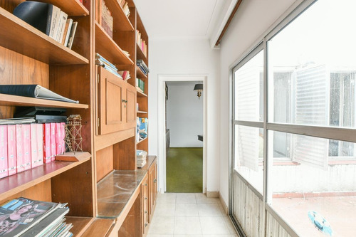 Departamento De Escalera En Venta De 4 Dormitorios En Barrio Martin - Centro