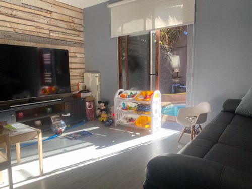 Casa En Ñuñoa De 3 Niveles Con Piscina, Jardín Y Quincho