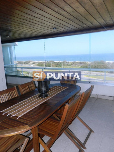 Imagen 6 de 27 de Penthouse En Playa Brava Frente Al Mar En Alquiler