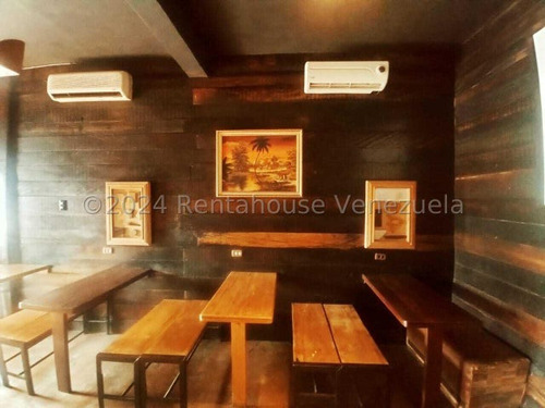 Bello Local En Alquiler Totalmente Amoblado Con Cocina Equipada Ubicado En Zona Oeste, Para Emprender Negocio De Comida Posee Aire Acondicionado, Mesas Y Sillas, Video Beam Para Ambiente Musical Ev