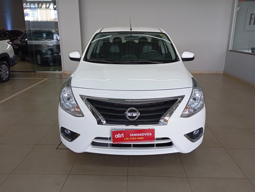 Nissan Versa 1.6 16V FLEXSTART UNIQUE 4P XTRONIC
