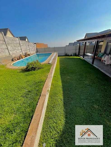 Condominio / Piscina / 4d 3b Oportunidad (83024)