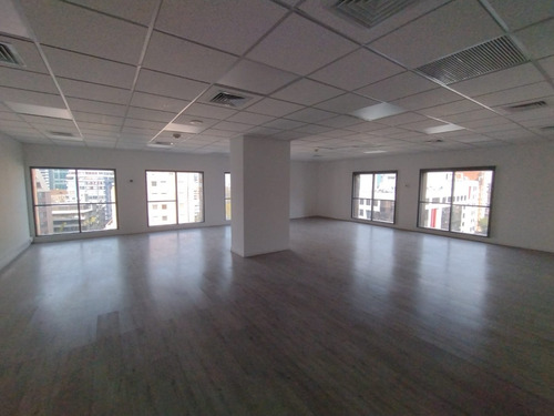 Excelente Oficina De 226 M2 De Planta Libre En Arriendo