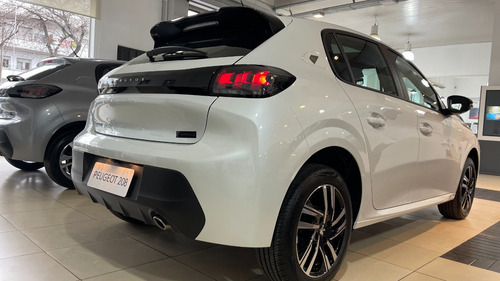 Imagen 13 de 25 de Peugeot 208 Roadtrip Tiptronic
