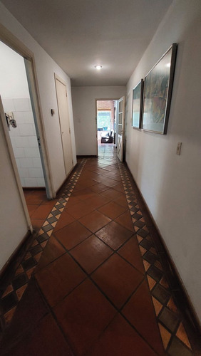 Venta- Casa Enorme Con Jardín Y Pileta, Hurlingham