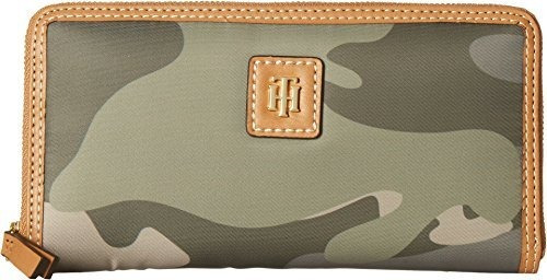 Tommy Hilfiger Womens Julia Large Zip Camo Nylon Wallet