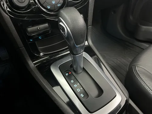 Ford Fiesta TITANIUM 1.6 AUT