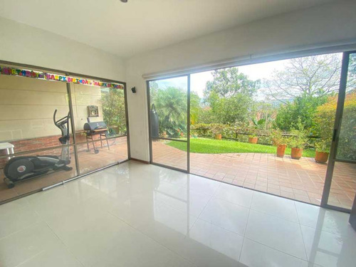 Venta De Hermosa Casa Sector Loma Del Chocho-envigado