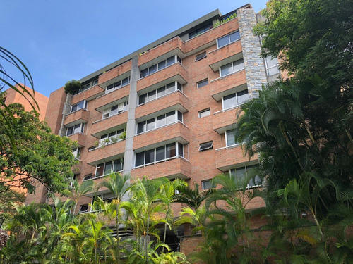 Apartamento En Campo Alegre,  Planta Baja Con Jardín Privado, (3h+s; 2b+s+v; 4 Puestos)