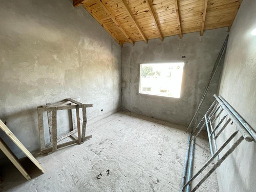 Imagen 13 de 16 de Triplex En Venta En José C. Paz Céntrico