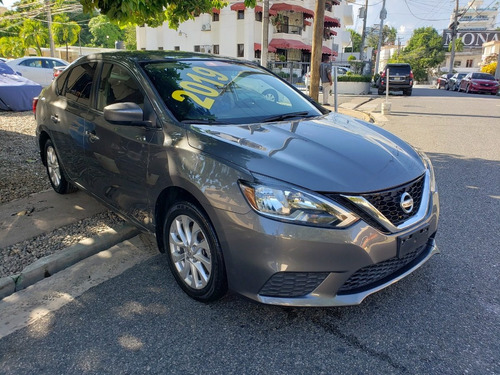 Imagen 3 de 10 de Nissan Sentra 2019 Gris