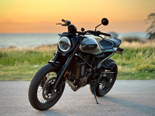 Husqvarna Svartpilen 701