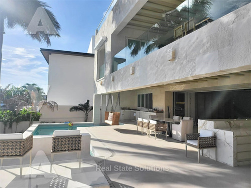 Casa En Venta, 5 Recámaras, Elevador, Remodelada Nueva, Amueblada,puerto Cancún.