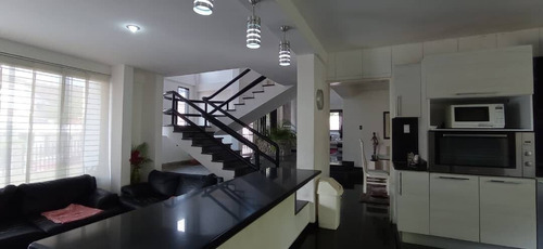 Imagen 13 de 30 de Liliana Martinez Remax Vende Casa En La Urbanizacion Altos De Guataparo Cd 10185
