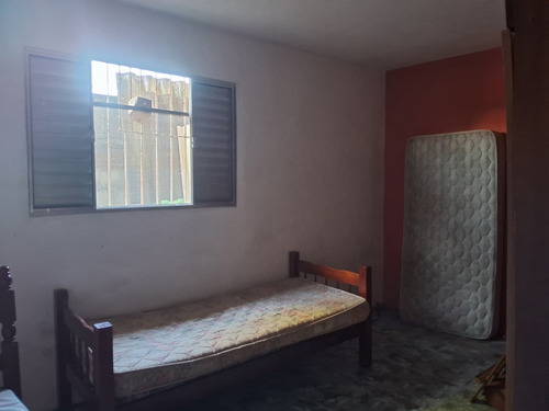 Casa Com 2 Dormitórios E Quintal Grande Na Praia