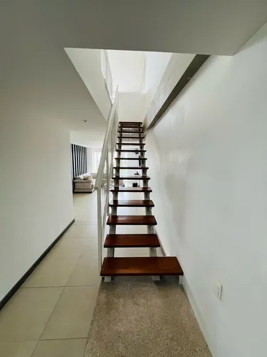 Vive Con Estilo En Este Espectacular Duplex De Ciudad Jardin