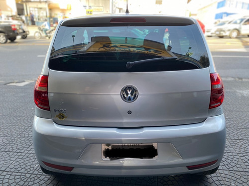 Imagem 4 de 9 de Volkswagen Fox 1.0 Mi 8v 2014