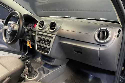 Volkswagen Voyage 1.6 Comfortline 101cv