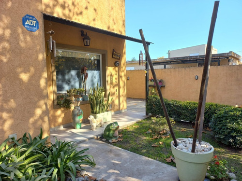 Hermosa Casa En Venta Con 3 Baños!