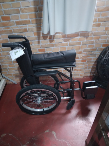 Vendo Uma Cadeira De Rodas