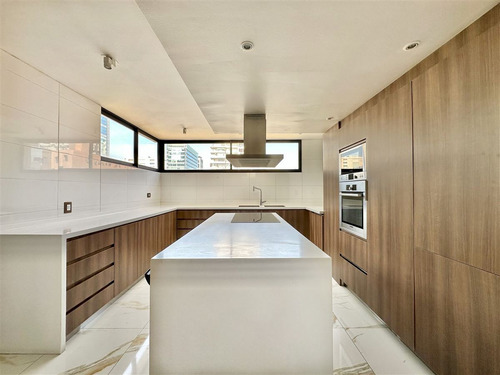 Remodelado: Barrio El Golf / Isidora Goyenechea