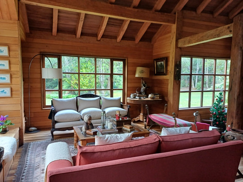 Se Vende Preciosa Casa En Parque Los Canelos