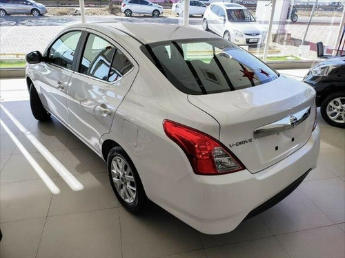 Nissan Versa 1.6 16v V-drive Plus