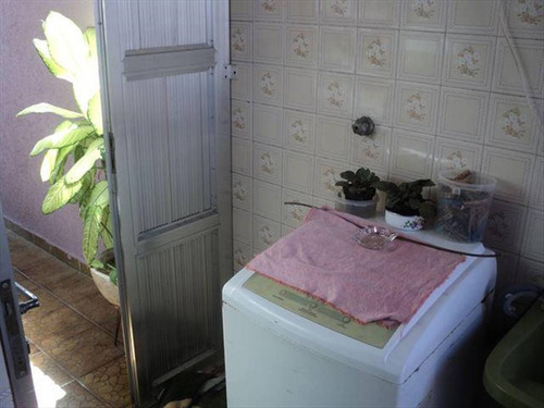 Imagem 12 de 30 de Bem Perto Da Praia Num Terreno De 5 X 25 Com Duas Vagas De Garagem - Hm663