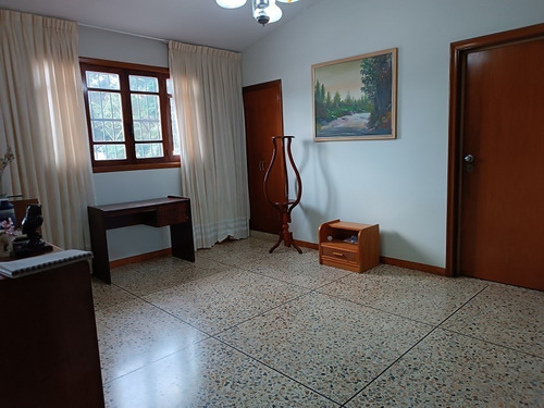Imagen 19 de 26 de Fernando Guerrero Vende Casa De Dos Plantas En El Trigal Norte