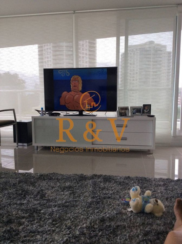 Imagen 7 de 30 de Venta Y Alquiler De Moderno Departamento De Tres Dormitorios Más Dependencia A Pasos De Playa Brava