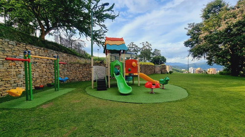 Apartamento En Venta En El Parral, Valencia 287518 Lz